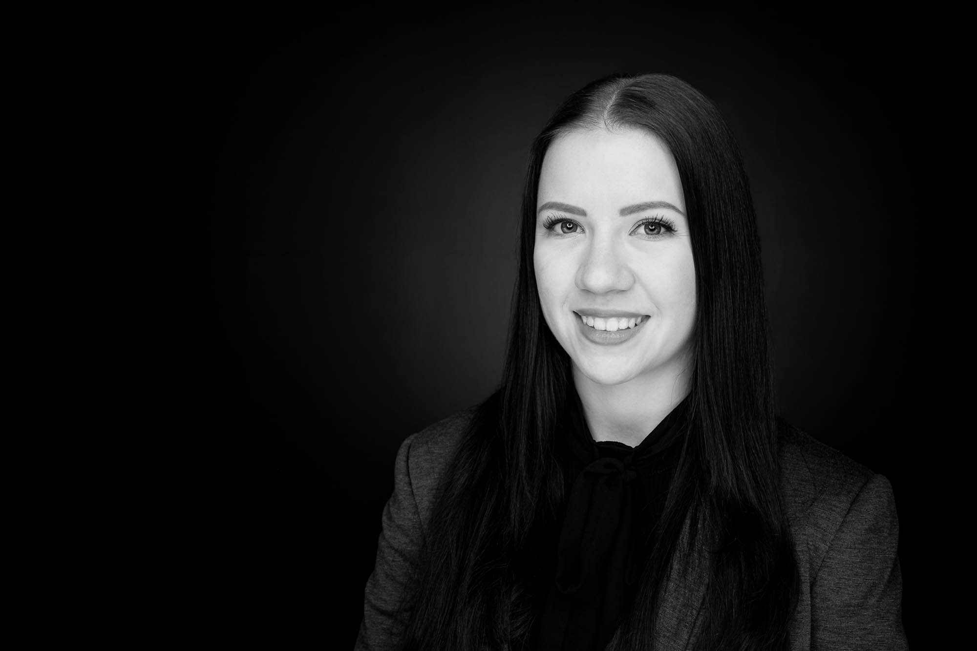 Export x3 Headshot  06264 Dez 01 2019 Bearbeitet Headshots 2019  Miro Nicole Nadine